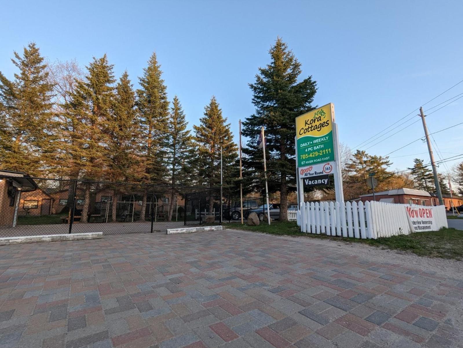 Tiny Wood Cottage 17 Wasaga Beach Exterior photo