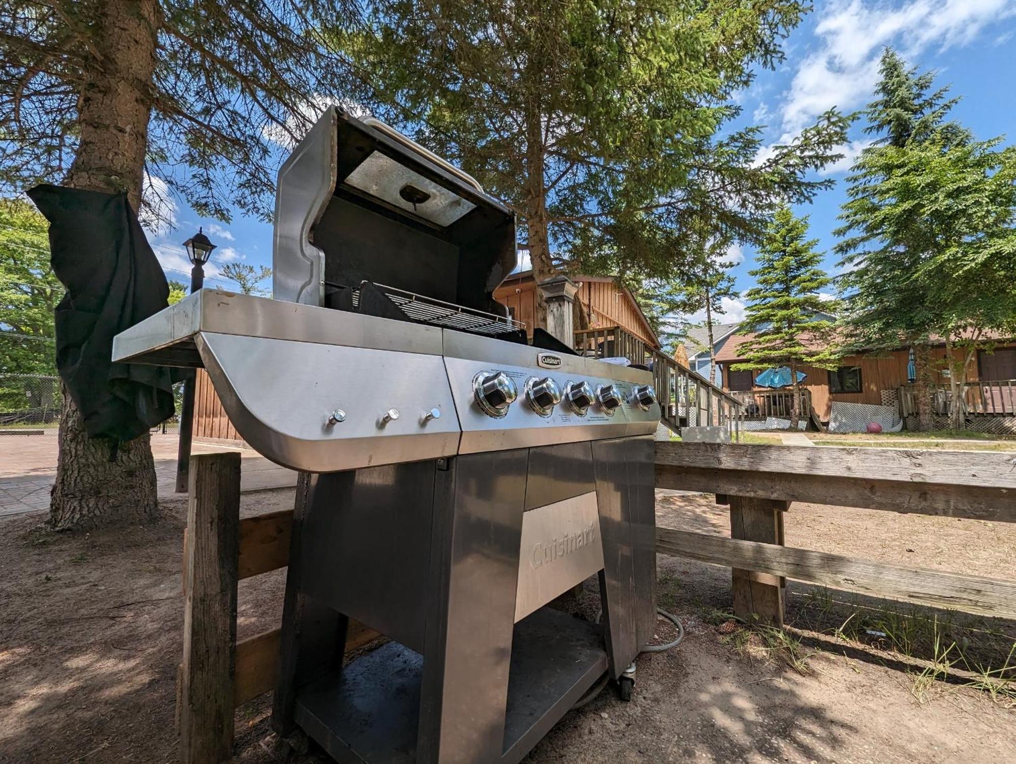 Tiny Wood Cottage 17 Wasaga Beach Exterior photo